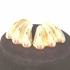 Nice Gold tone bold statement earrings Pre-owned